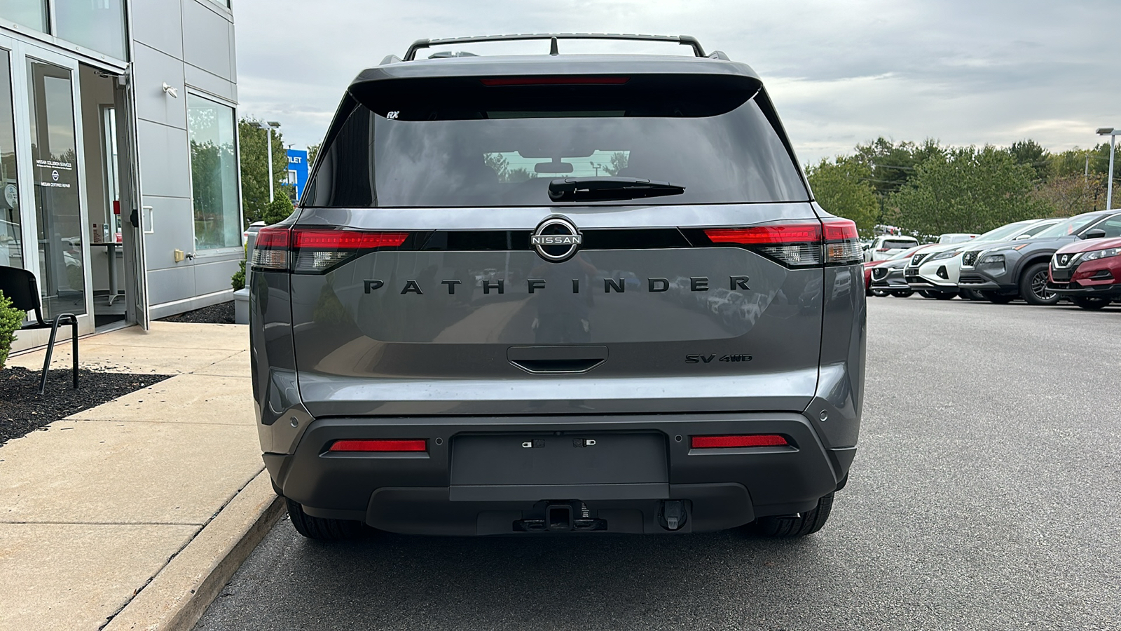 2024 Nissan Pathfinder SV 4