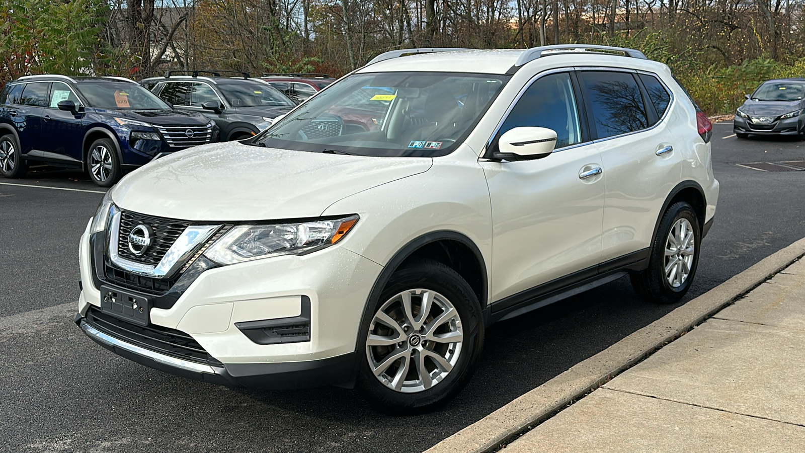 2017 Nissan Rogue SV 1