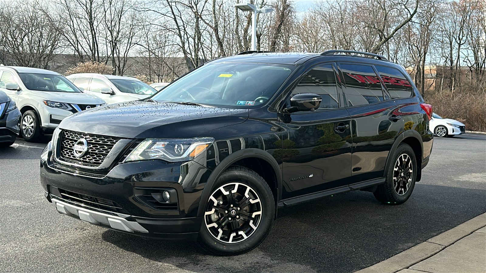 2020 Nissan Pathfinder SL 1