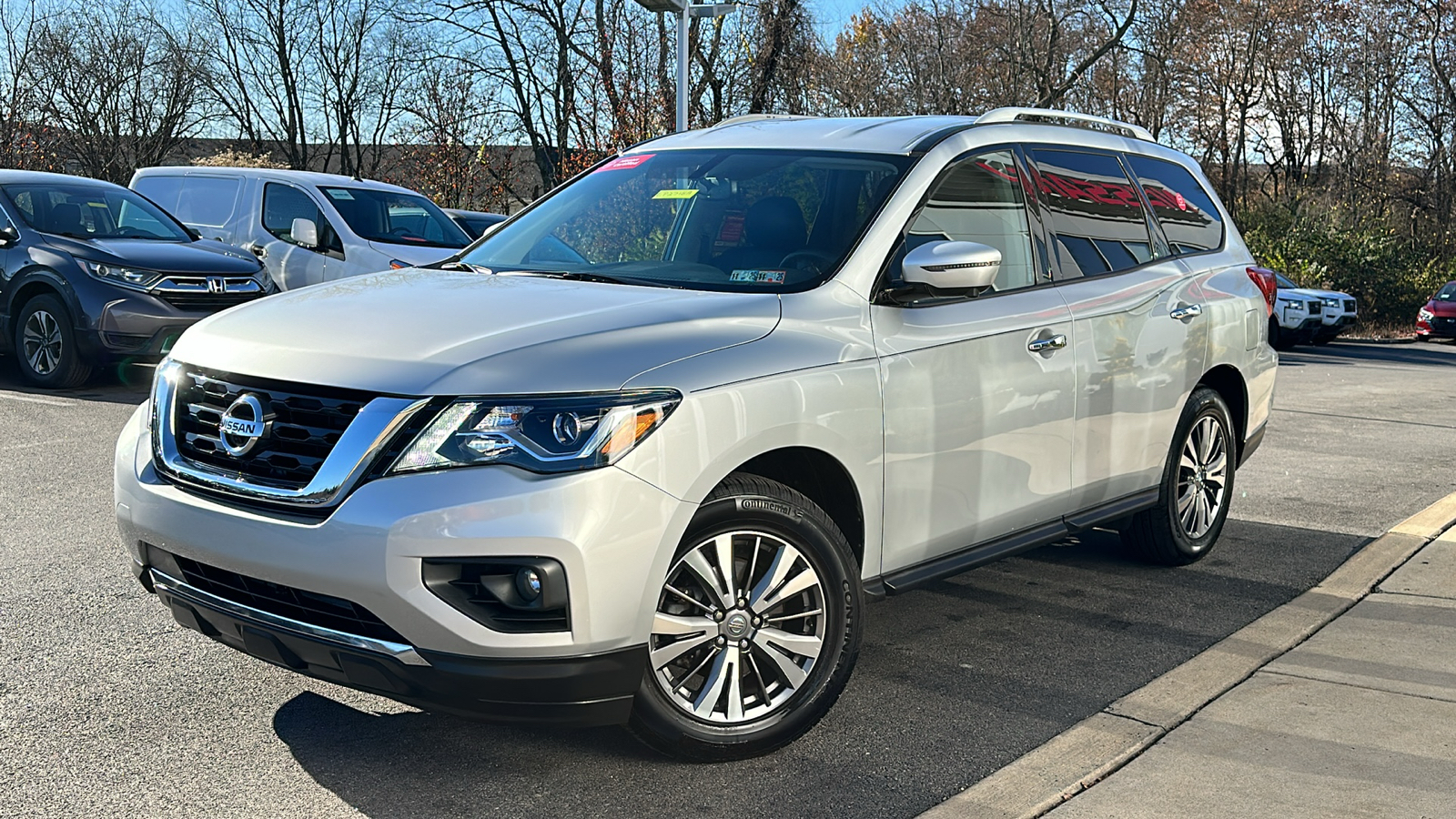 2020 Nissan Pathfinder SL 1