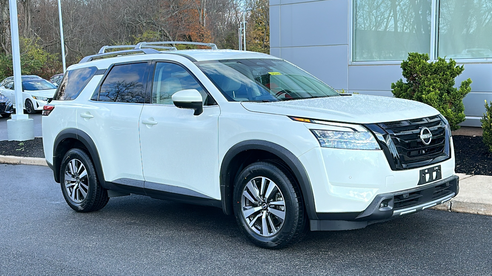 2023 Nissan Pathfinder SL 2