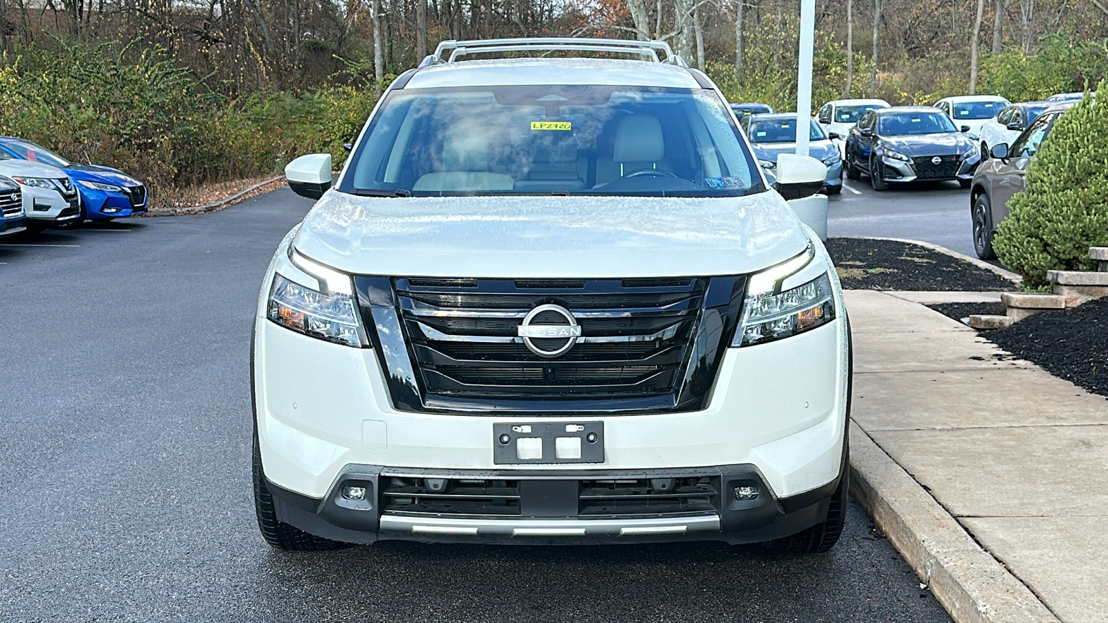 2023 Nissan Pathfinder SL 3