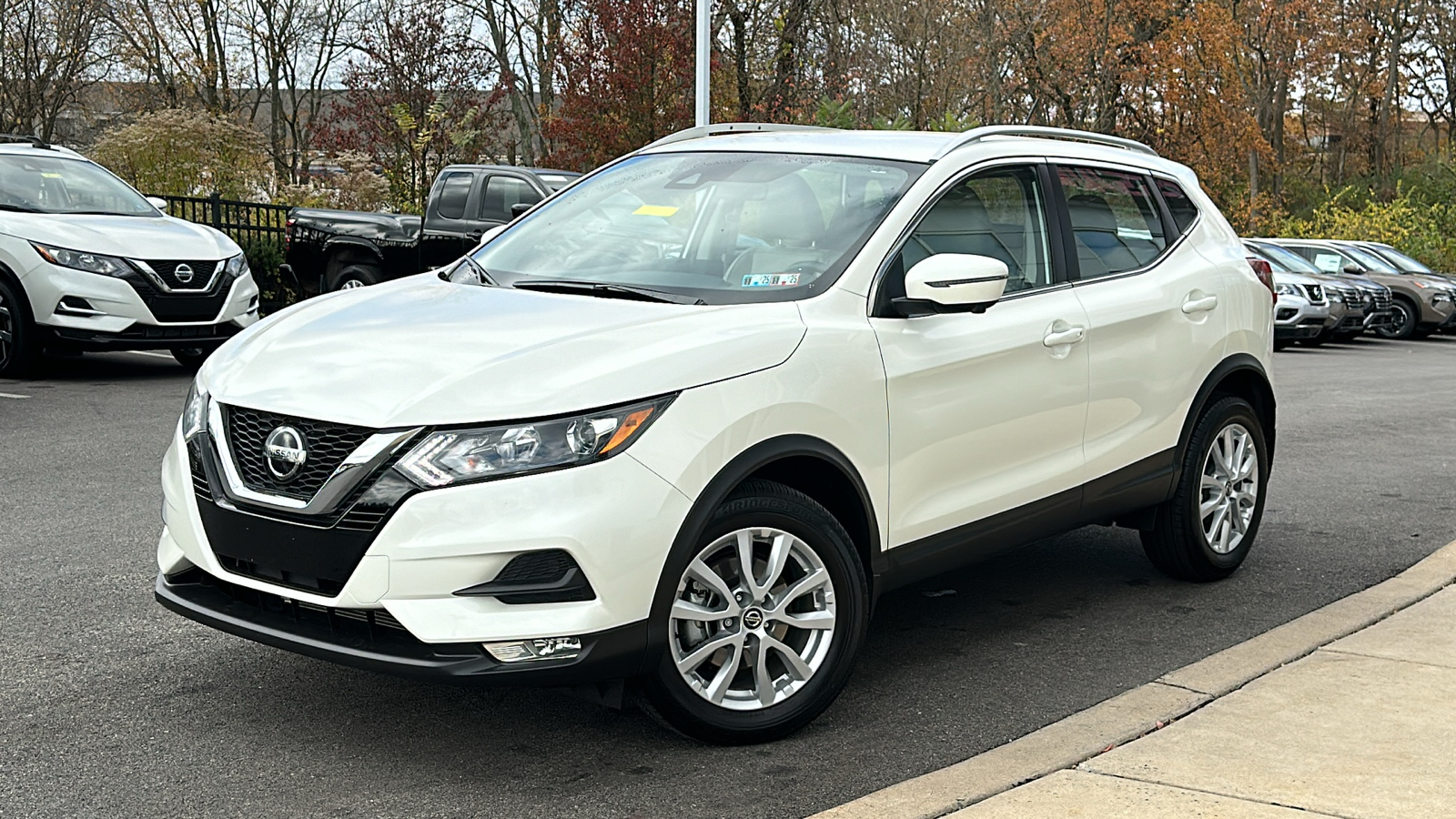 2022 Nissan Rogue Sport SV 1