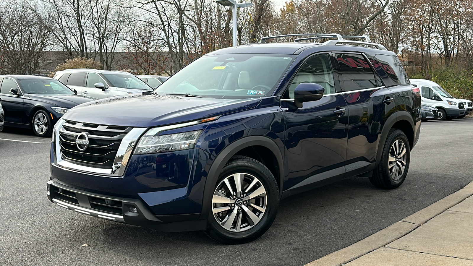 2022 Nissan Pathfinder SL 1