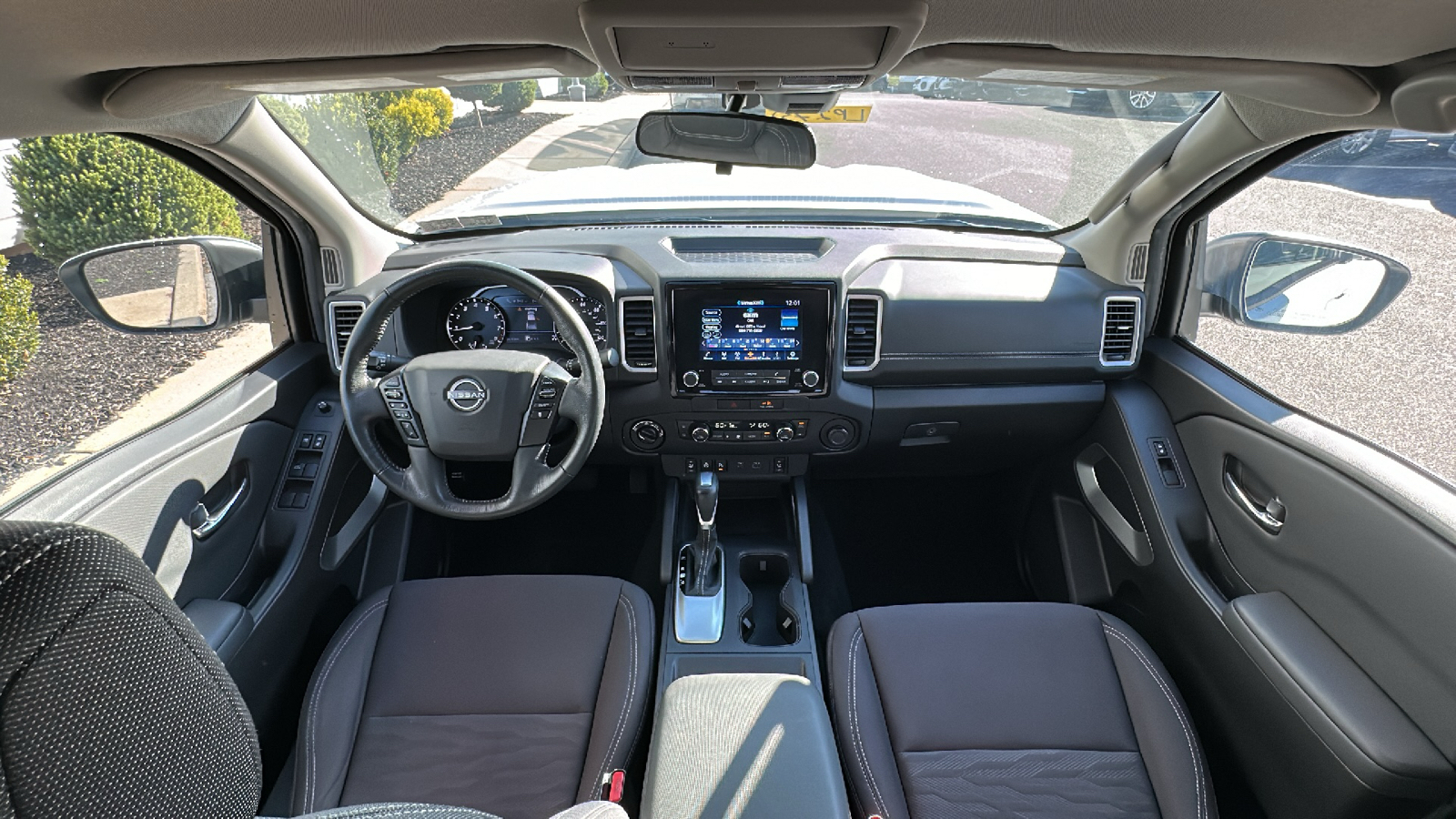 2022 Nissan Frontier SV 27