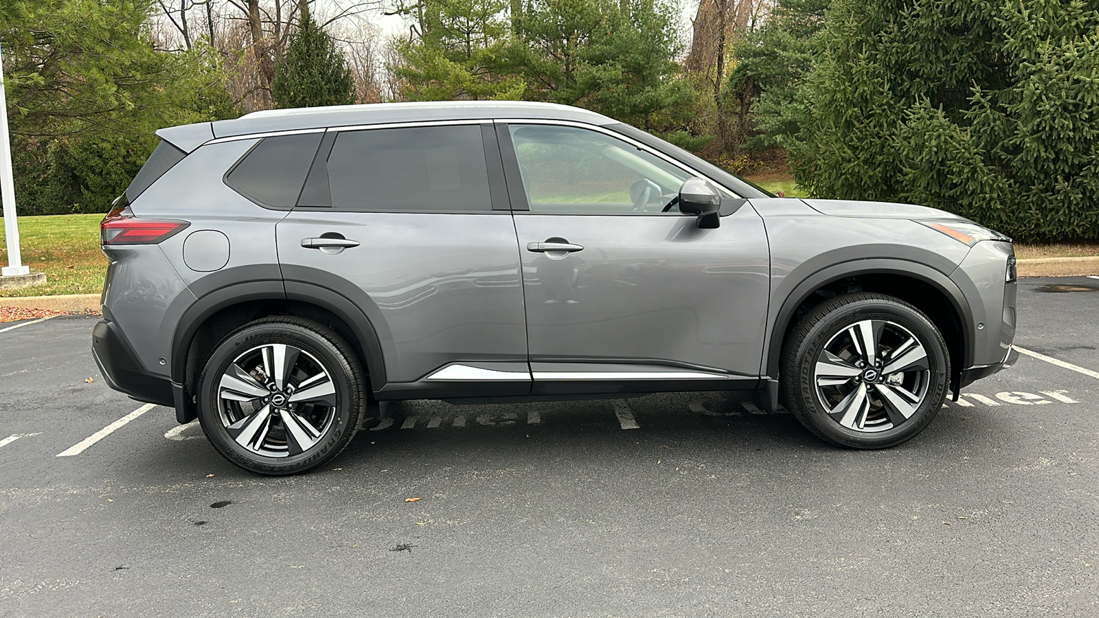 2023 Nissan Rogue SL 27