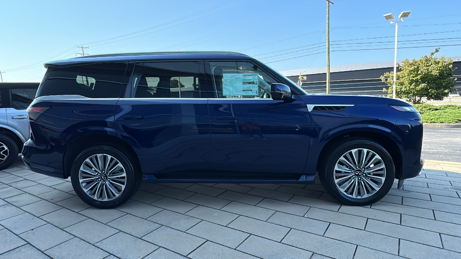 2025 INFINITI QX80 LUXE 14