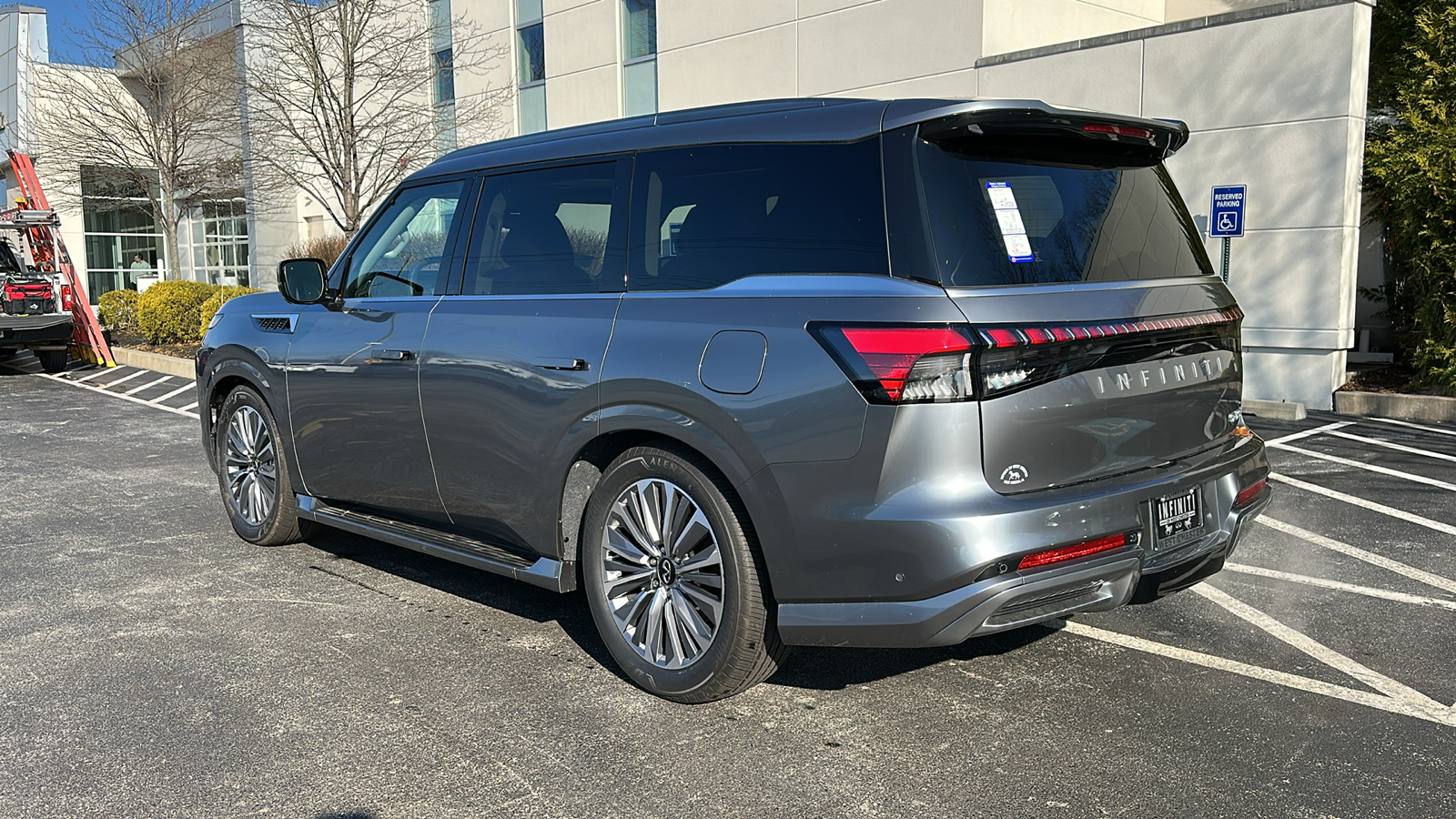 2025 INFINITI QX80 SENSORY 5