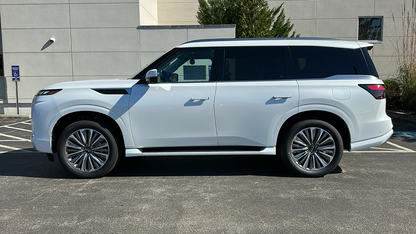 2025 INFINITI QX80 SENSORY 4