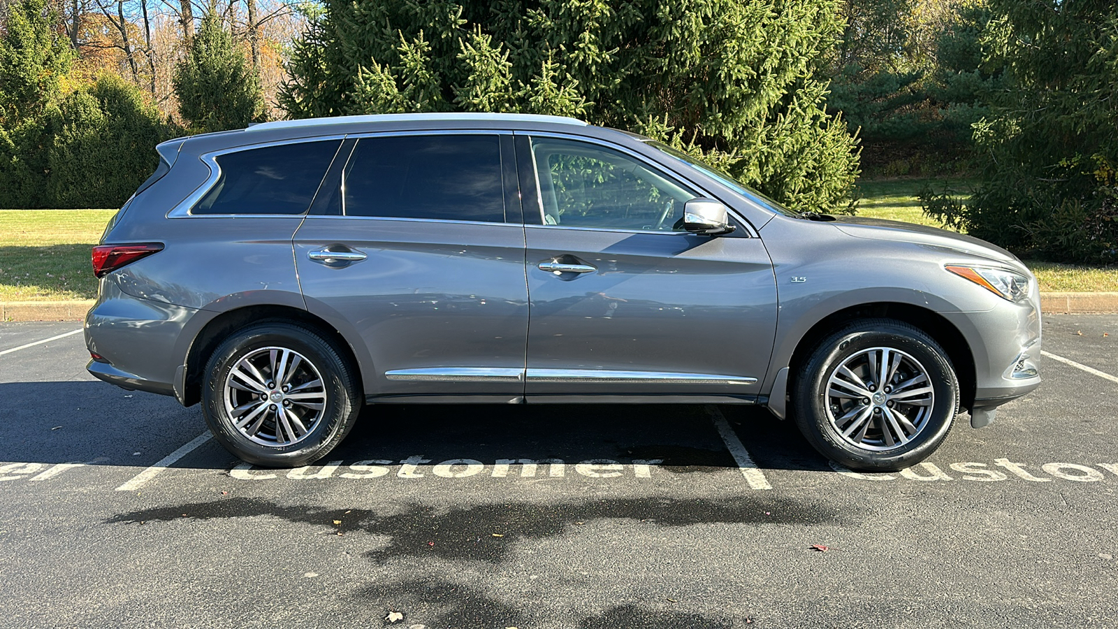 2017 INFINITI QX60 Base 29