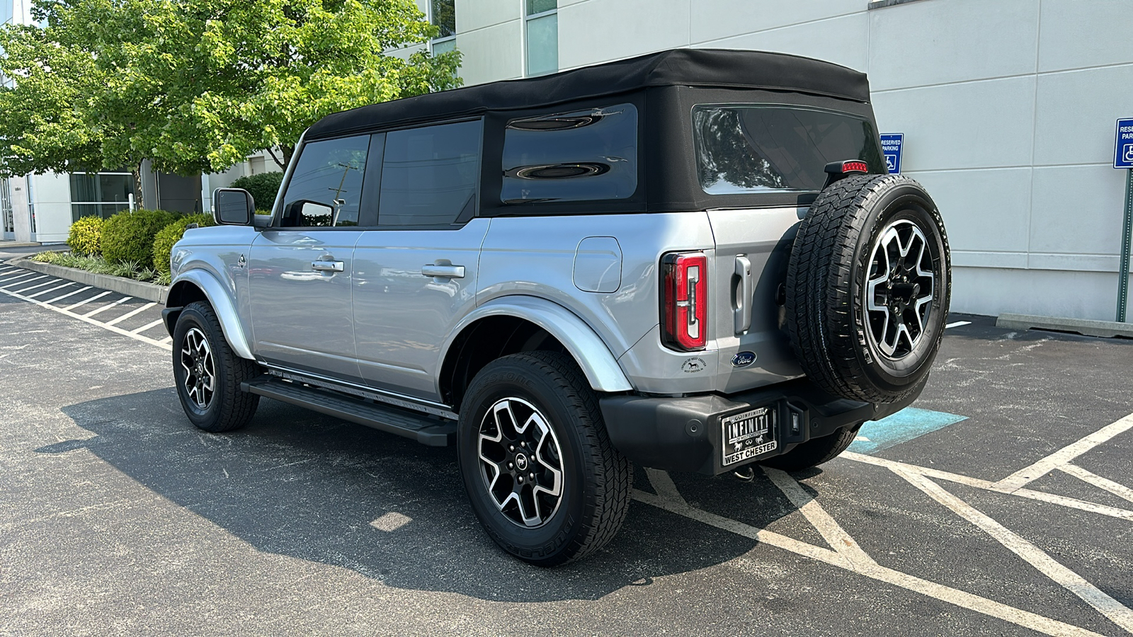 2023 Ford Bronco Outer Banks 8