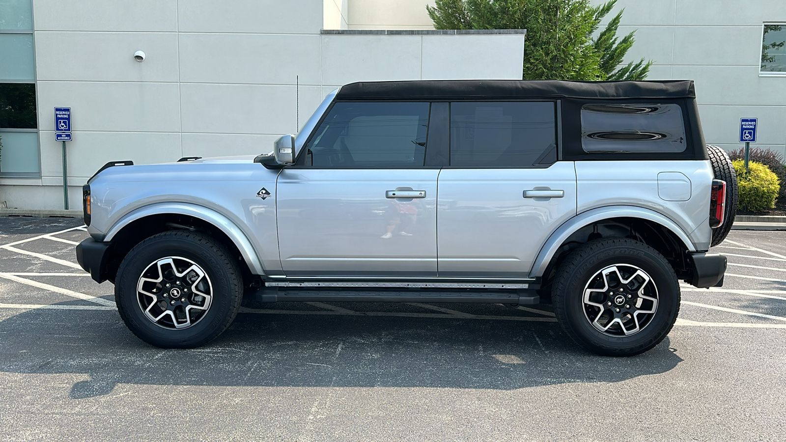 2023 Ford Bronco Outer Banks 28