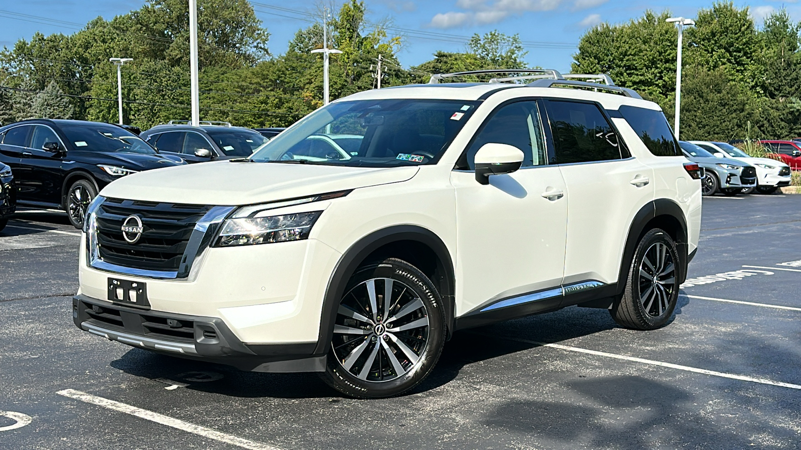 2023 Nissan Pathfinder Platinum 1