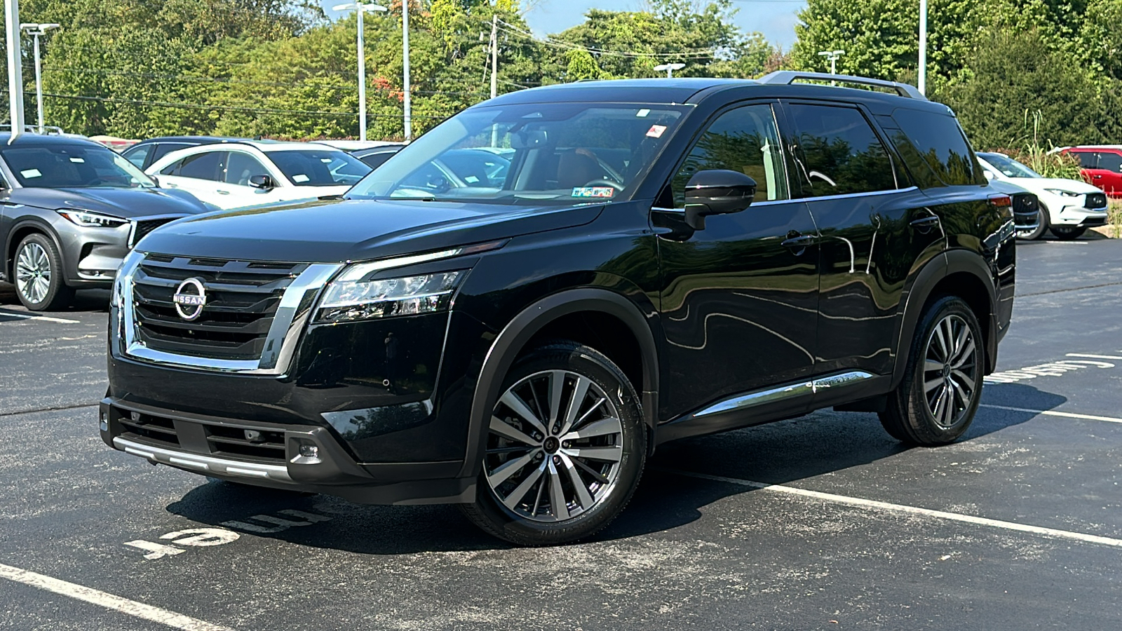 2022 Nissan Pathfinder Platinum 1