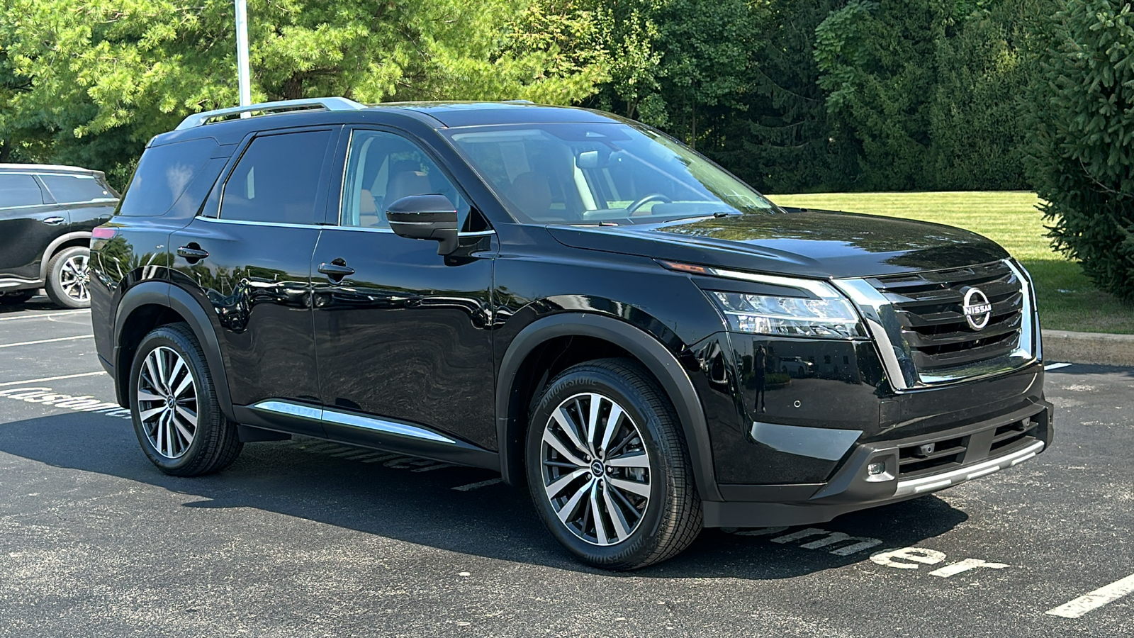 2022 Nissan Pathfinder Platinum 2