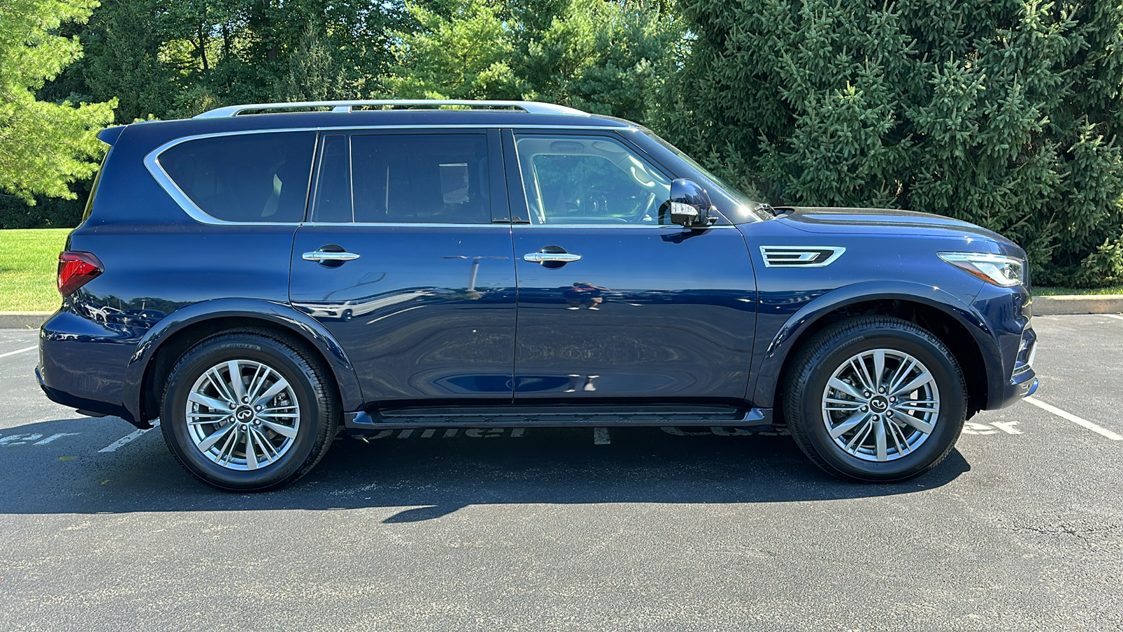 2021 INFINITI QX80 LUXE 30