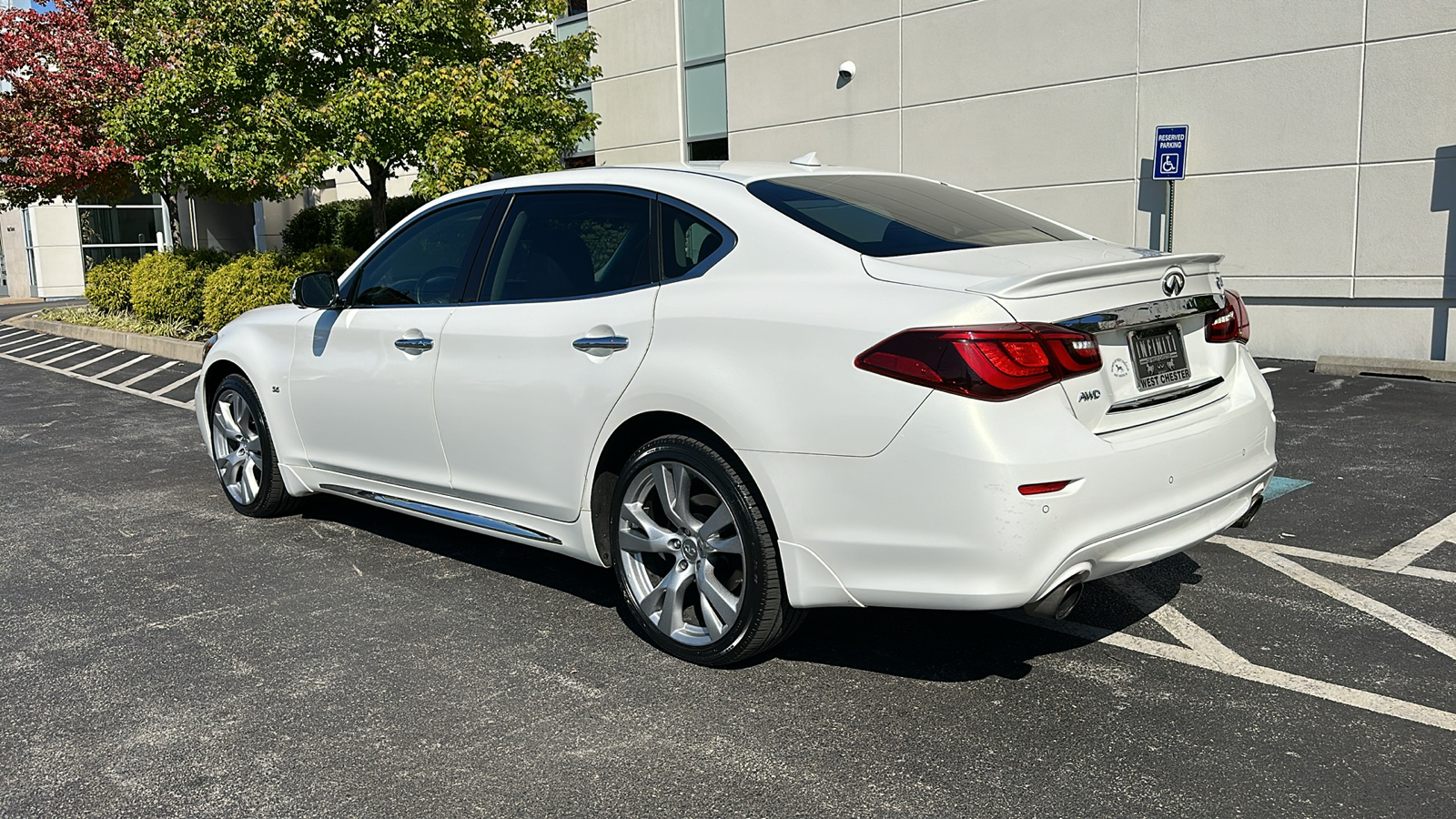 2015 INFINITI Q70L 5.6X 8