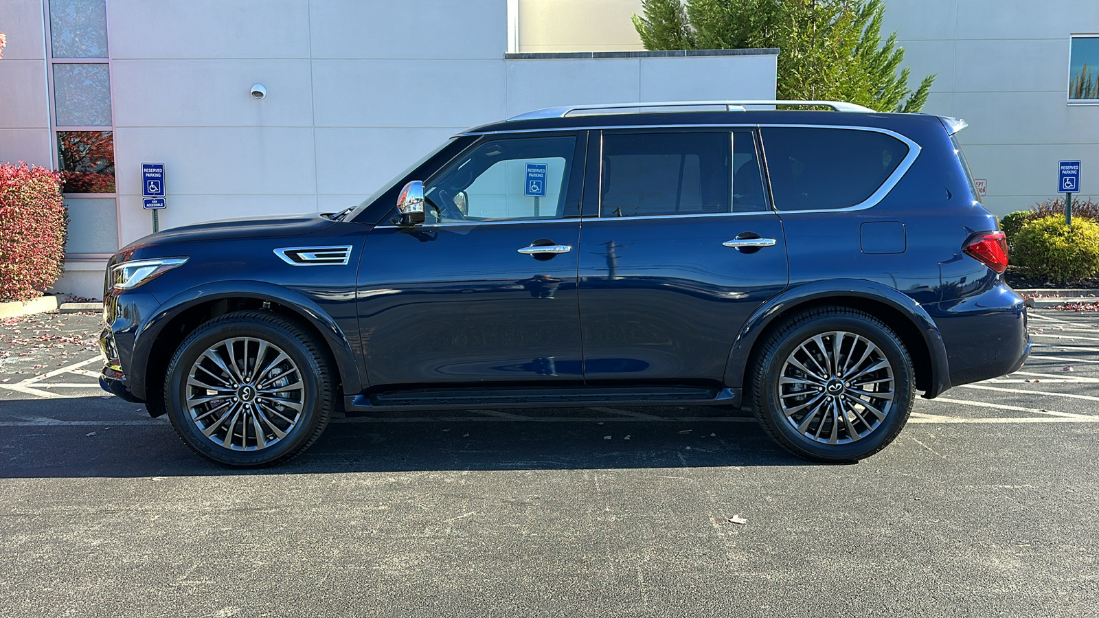 2023 INFINITI QX80 SENSORY 30