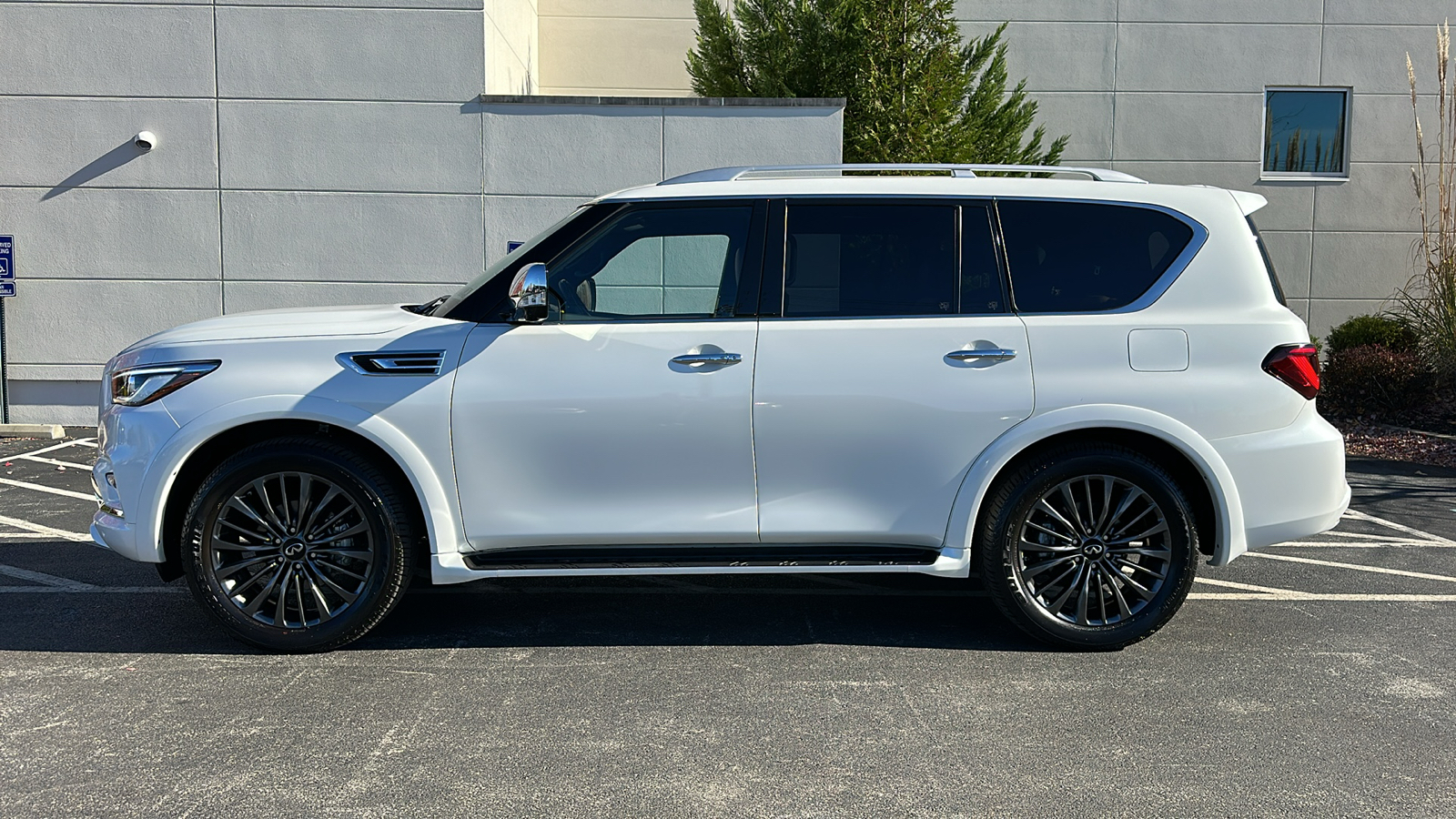 2024 INFINITI QX80 SENSORY 30