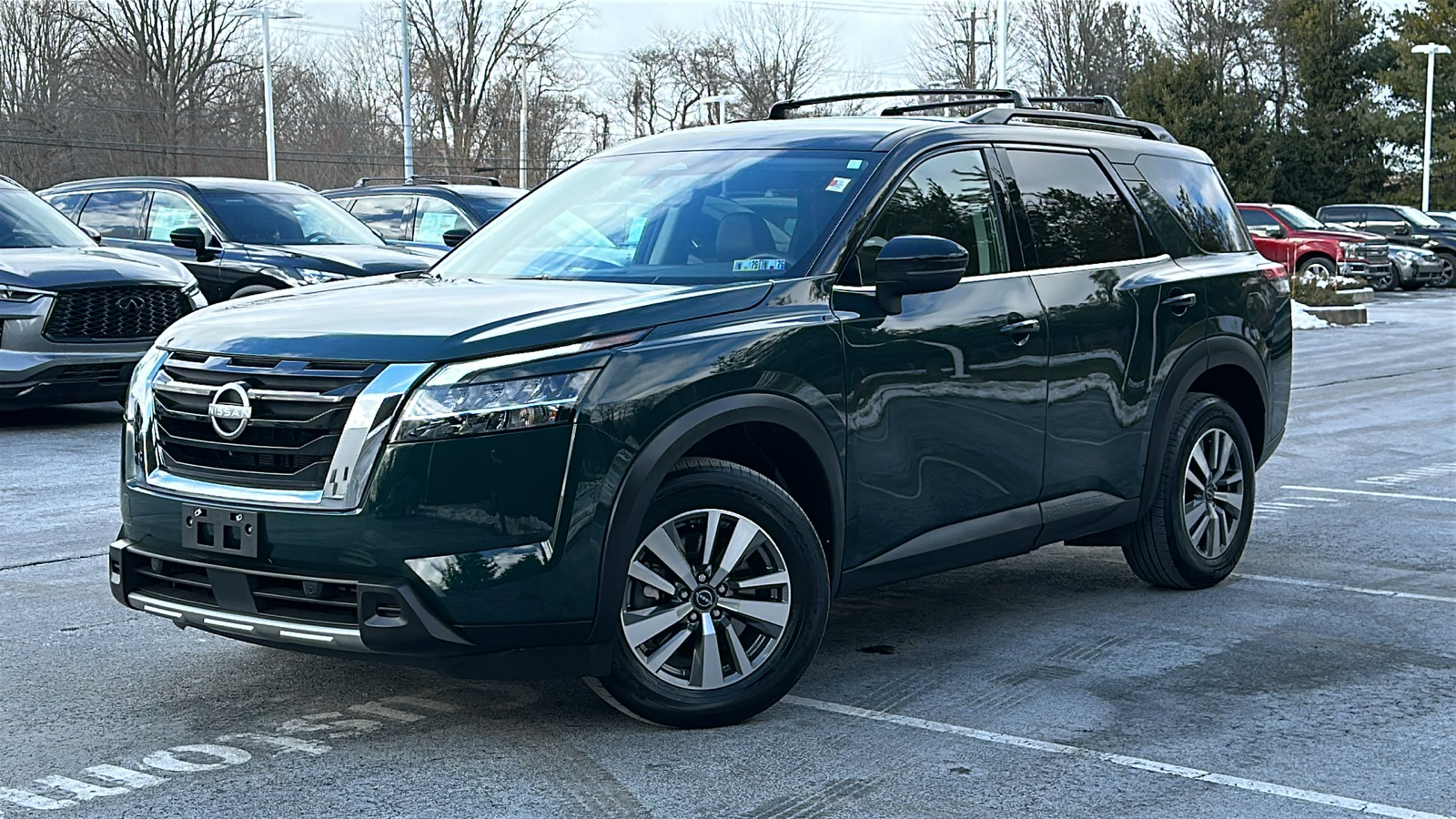 2023 Nissan Pathfinder SL 1