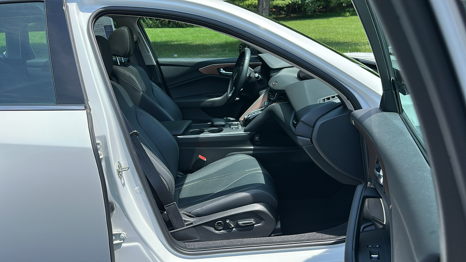 2021 Acura TLX w/Technology Package 24