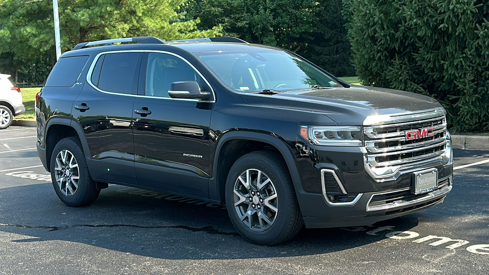 2023 GMC Acadia SLT 2