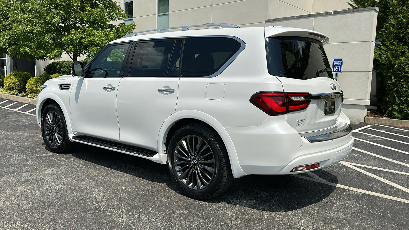 2024 INFINITI QX80 SENSORY 8