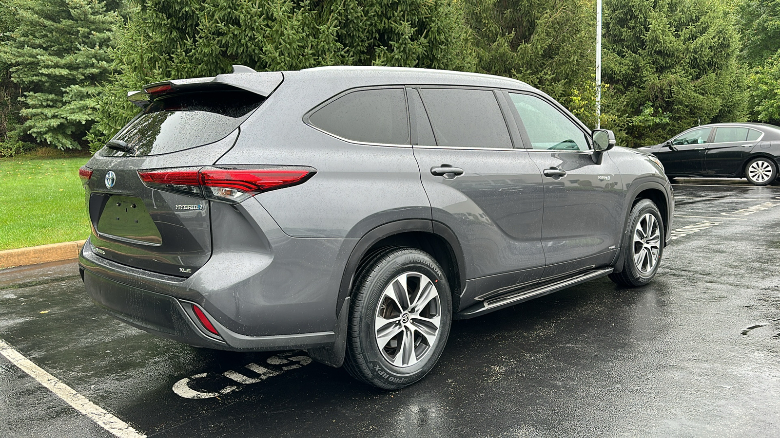 2021 Toyota Highlander Hybrid XLE 8