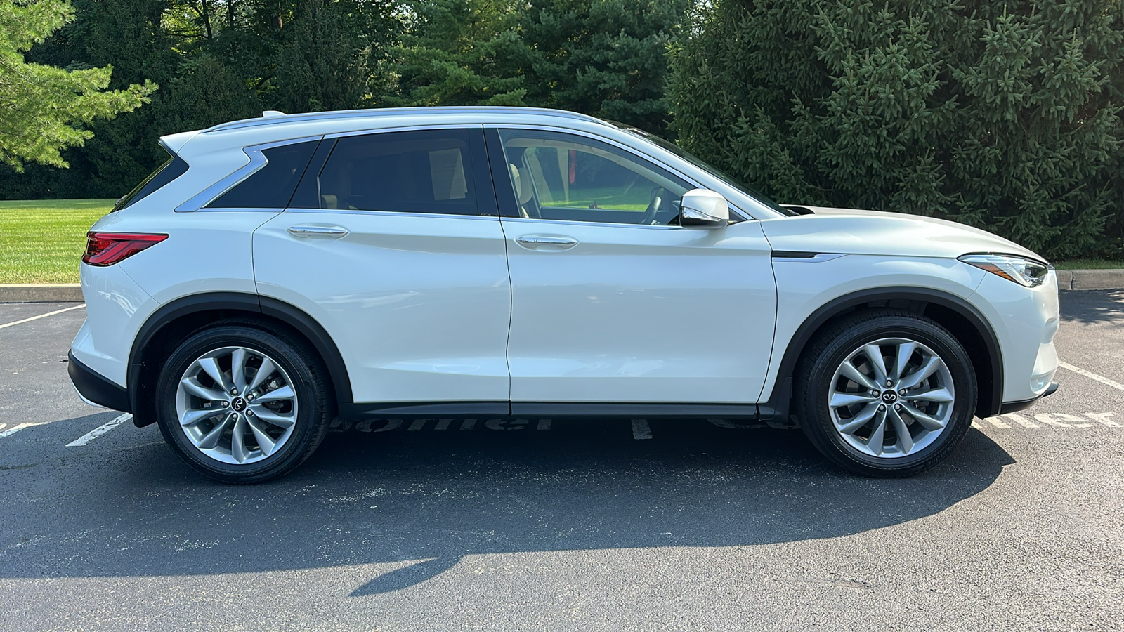 2021 INFINITI QX50 LUXE 30