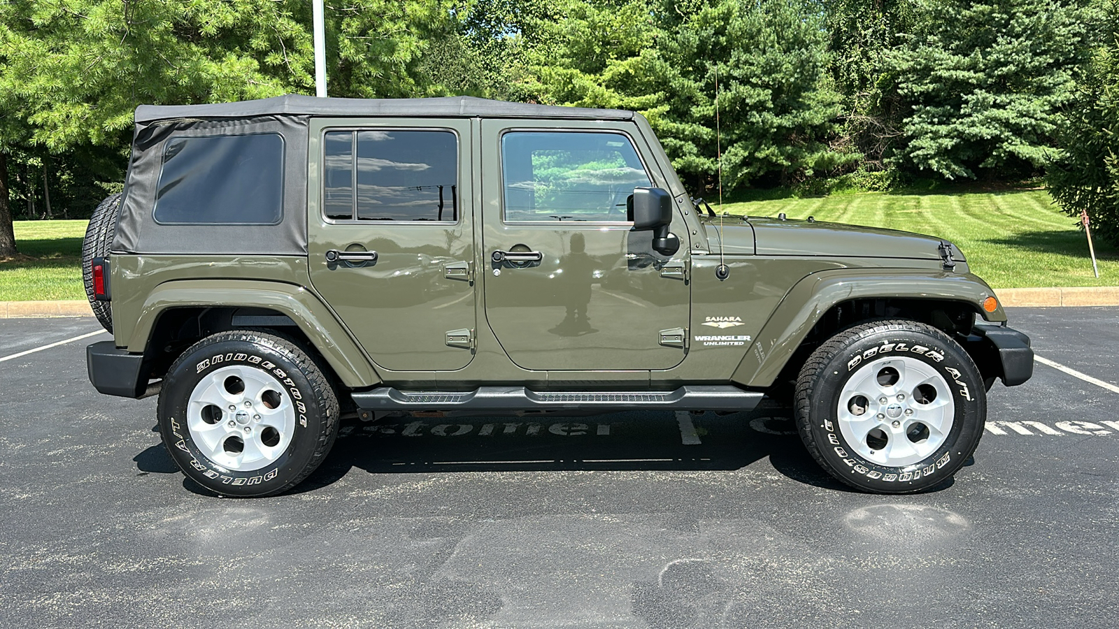 2015 Jeep Wrangler Unlimited Sahara 27