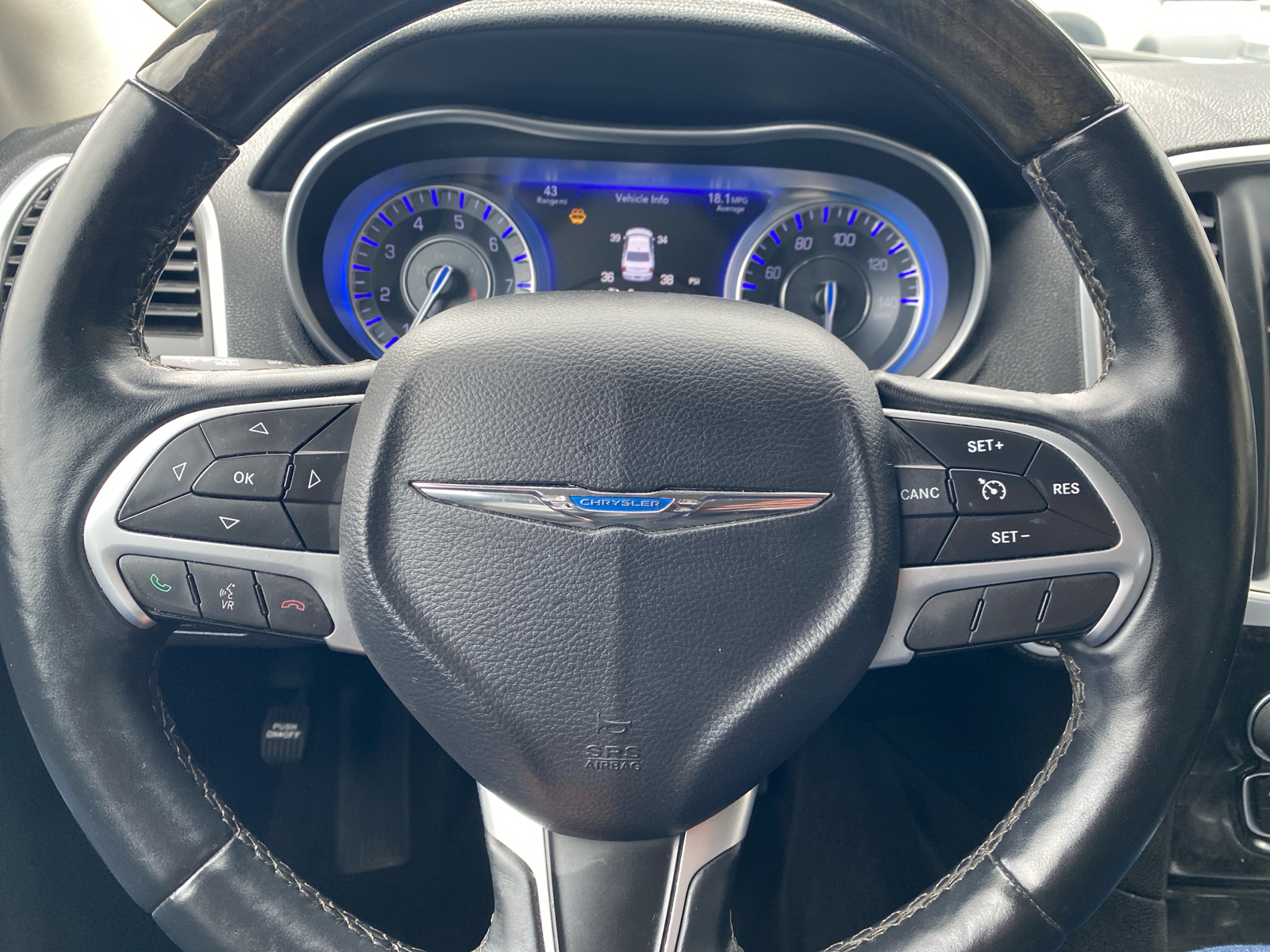 2016 Chrysler 300C Base 13