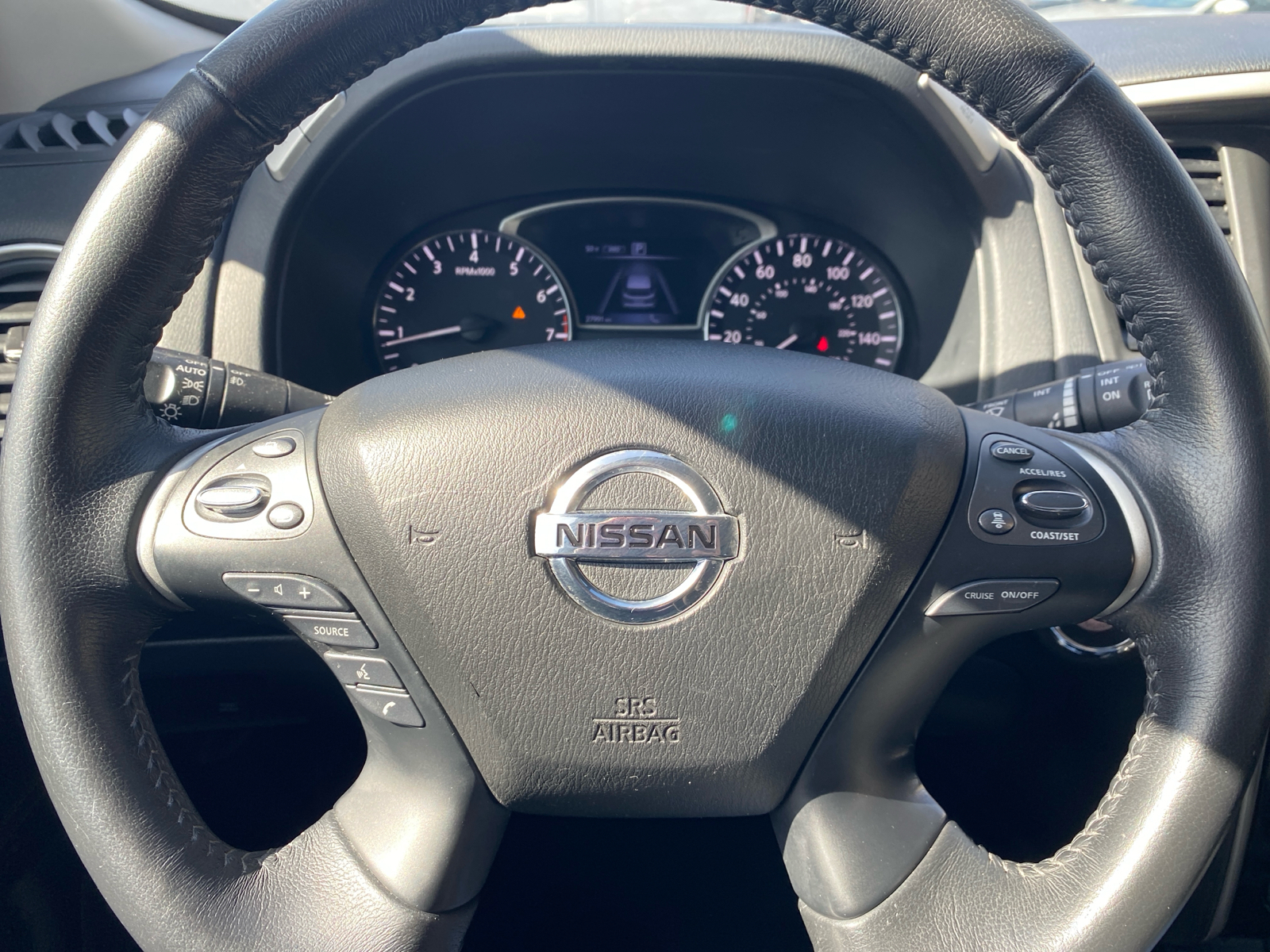 2020 Nissan Pathfinder SV 13
