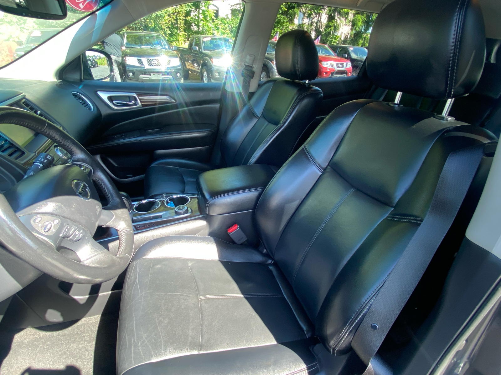 2014 Nissan Pathfinder SL 23