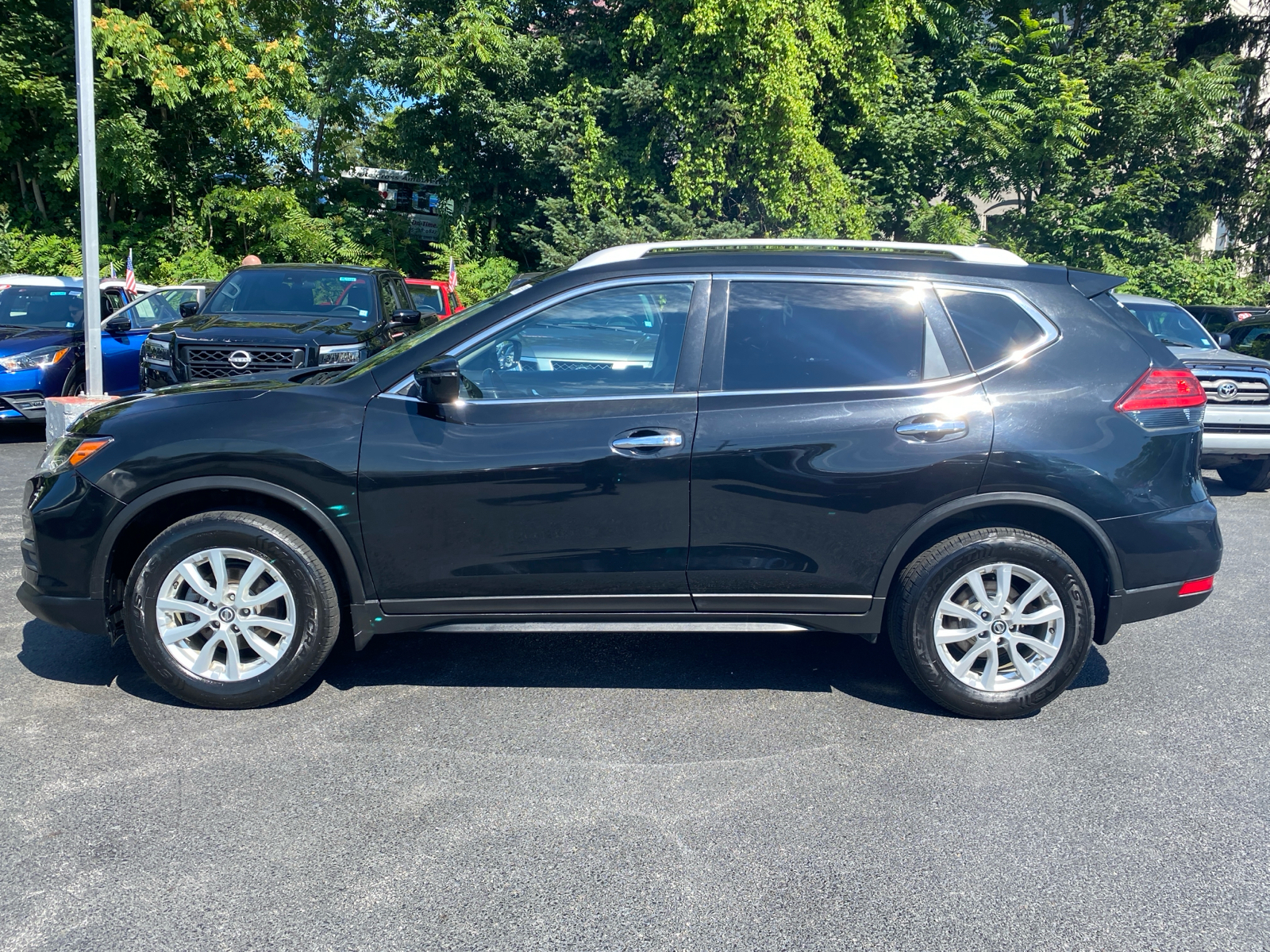 2017 Nissan Rogue SV 4