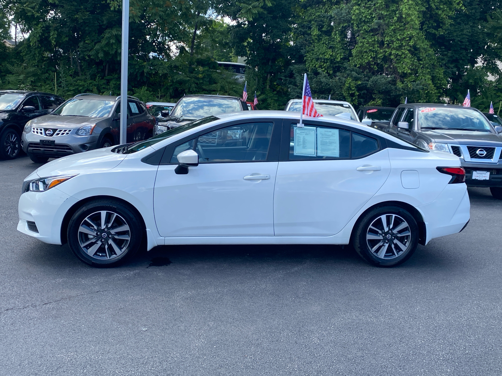 2022 Nissan Versa 1.6 SV 4