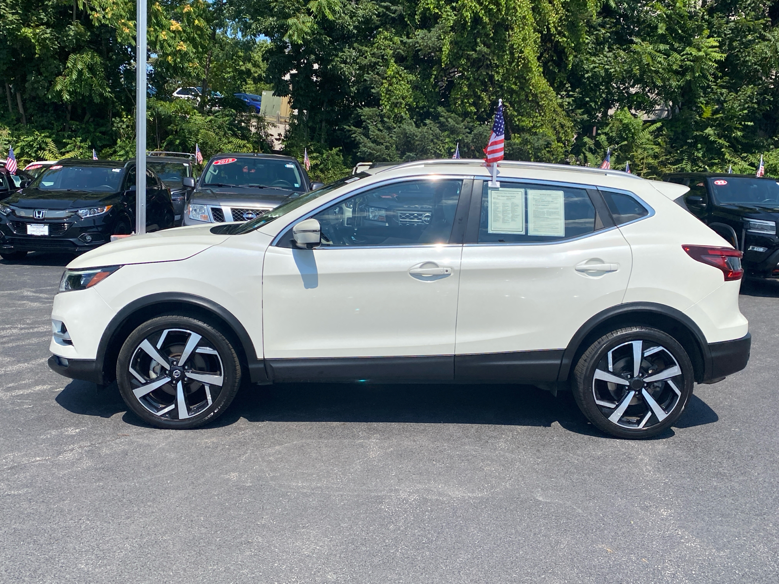 2022 Nissan Rogue Sport SL 4