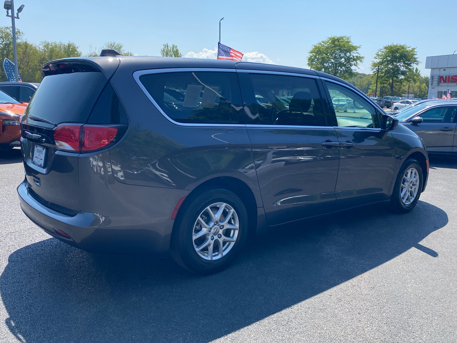 2023 Chrysler Voyager LX 7