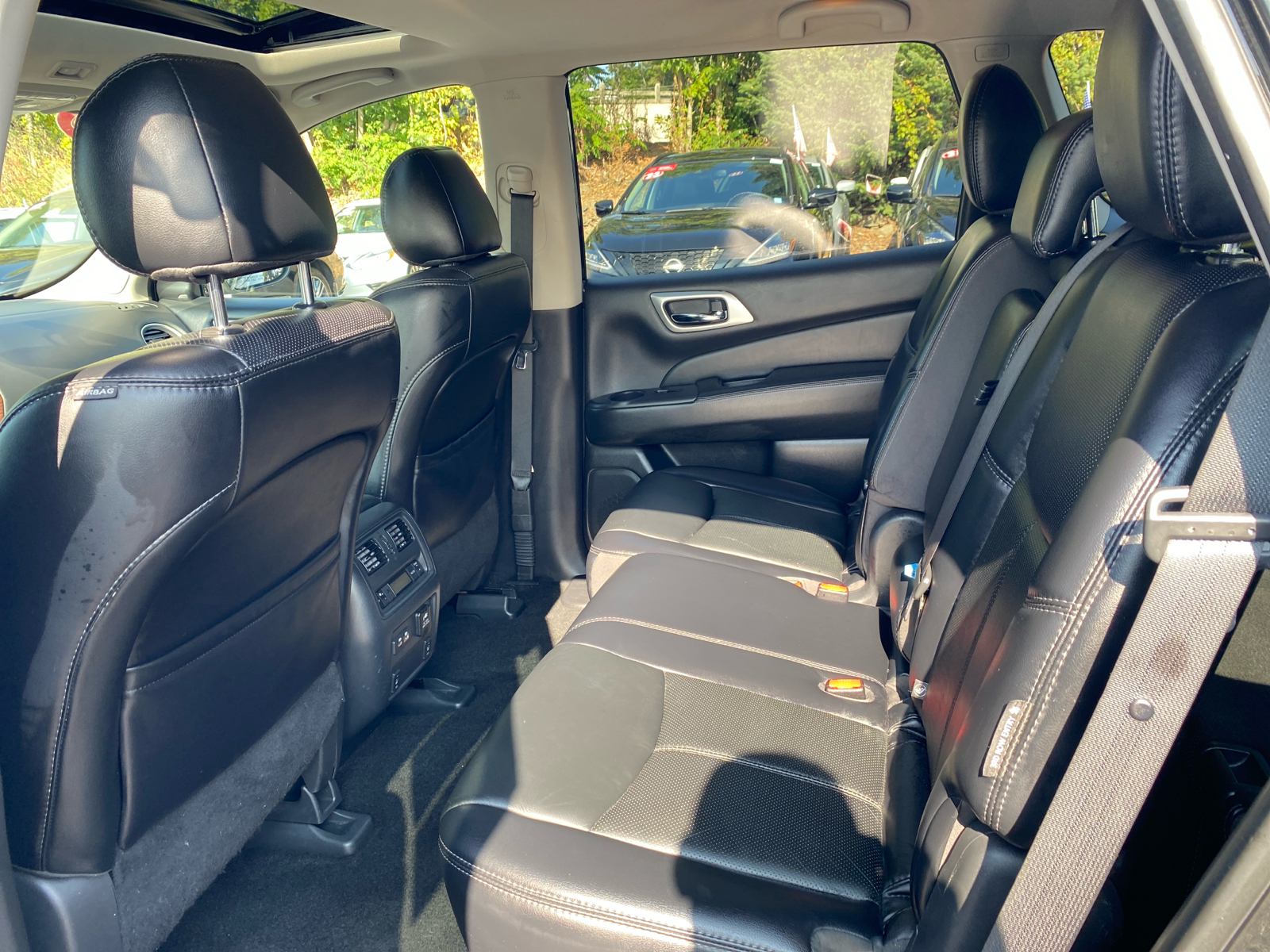 2019 Nissan Pathfinder Platinum 27