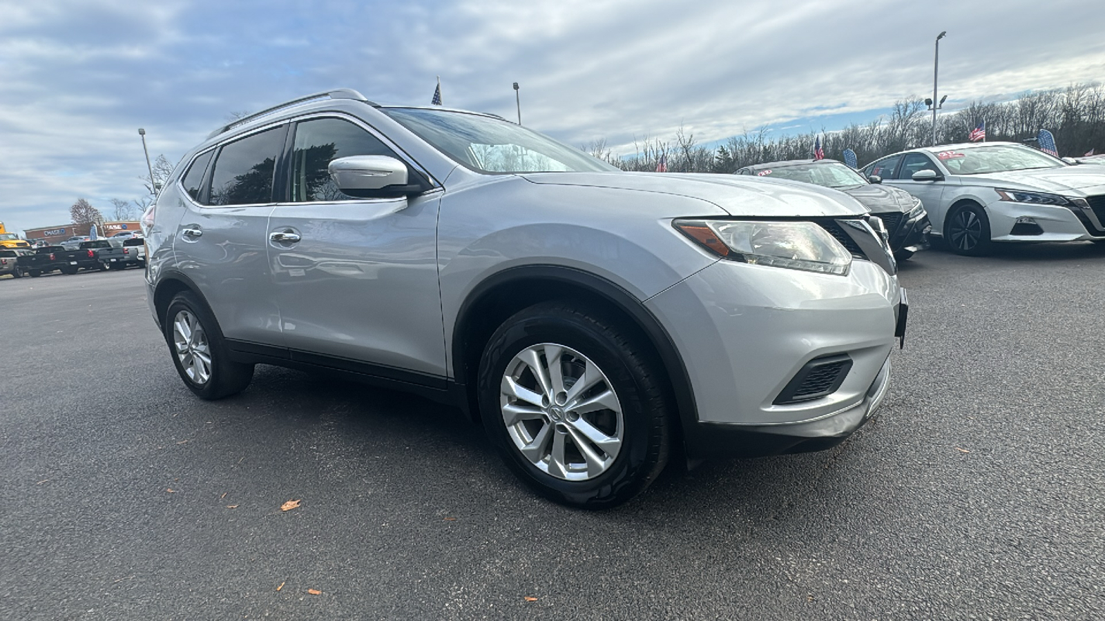 2015 Nissan Rogue SV 12