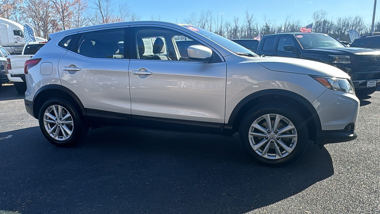 2017 Nissan Rogue Sport S 11