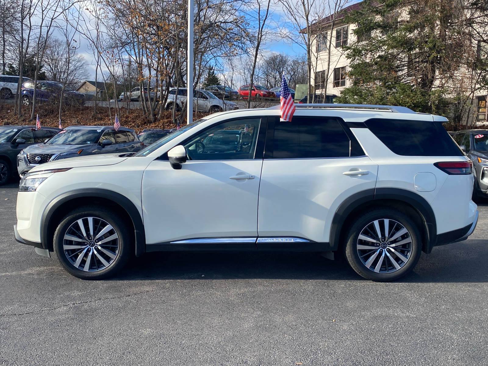 2022 Nissan Pathfinder Platinum 4