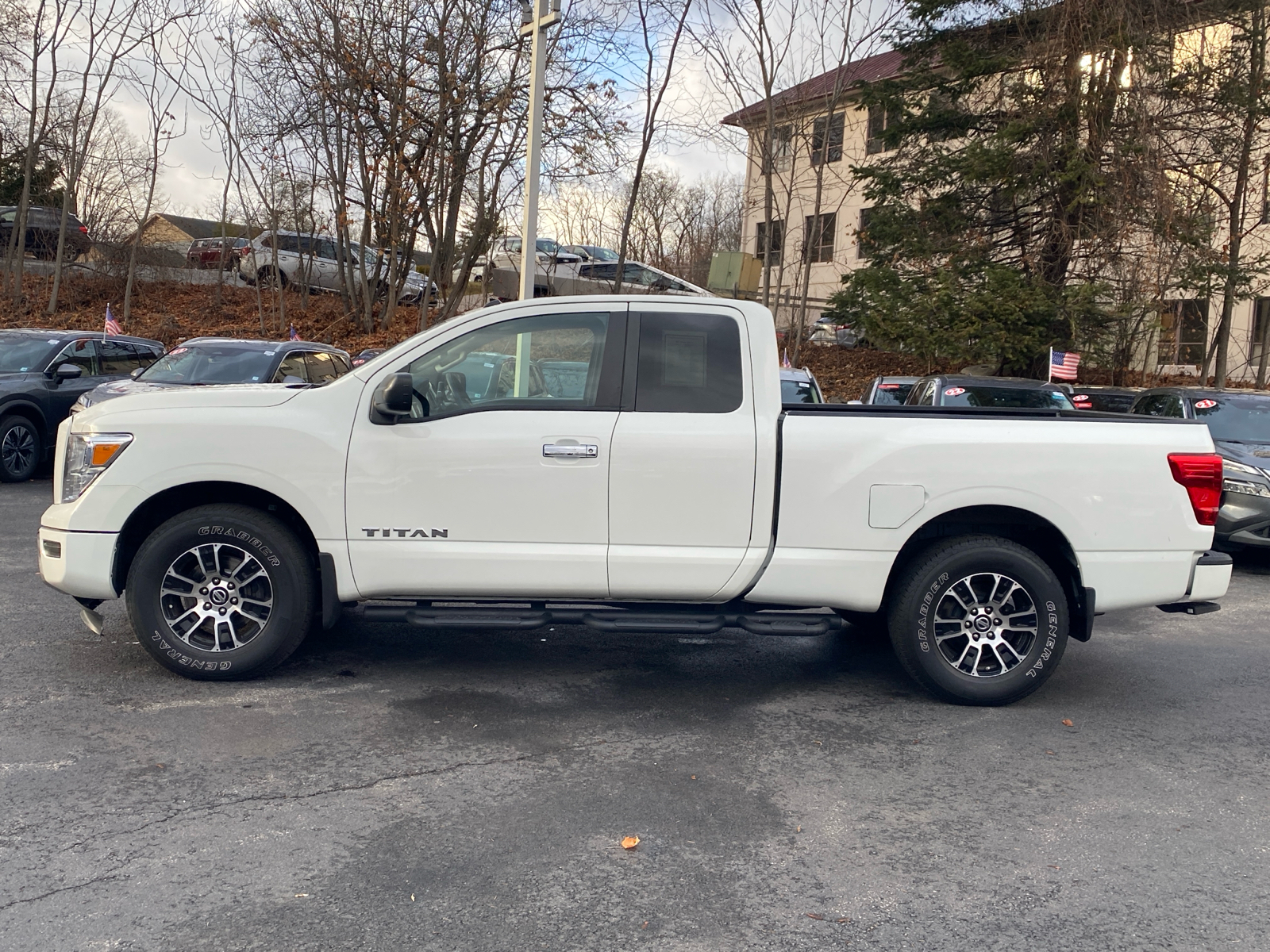 2021 Nissan Titan SV 4