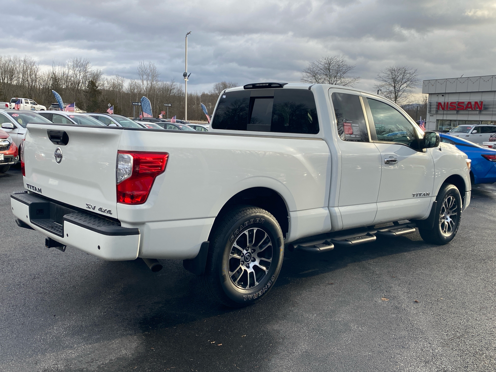 2021 Nissan Titan SV 7