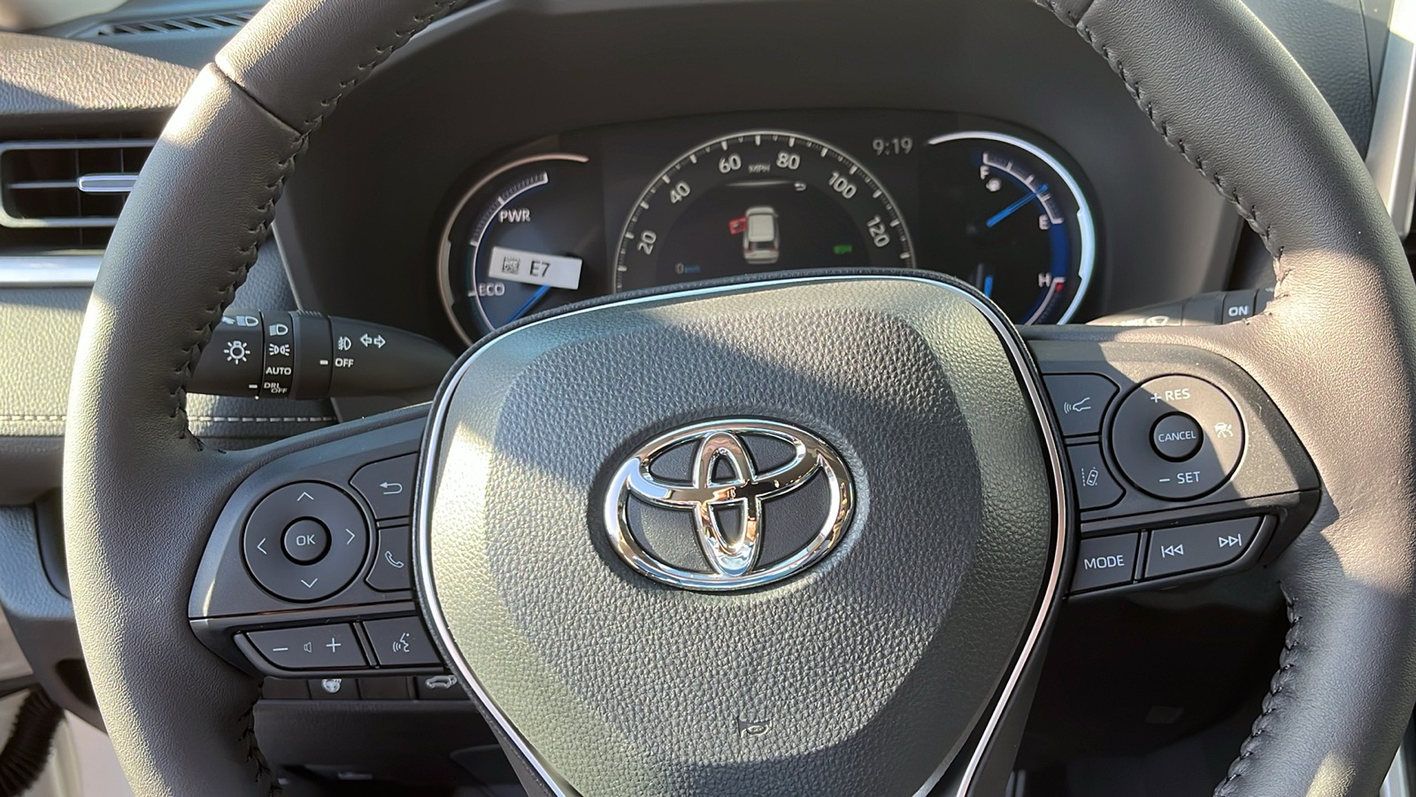 2024 Toyota RAV4 Hybrid XLE Premium 8