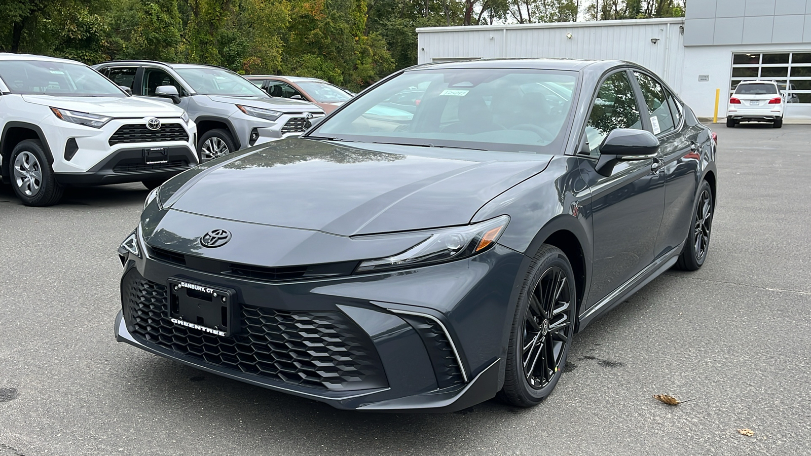 2025 Toyota Camry SE 3