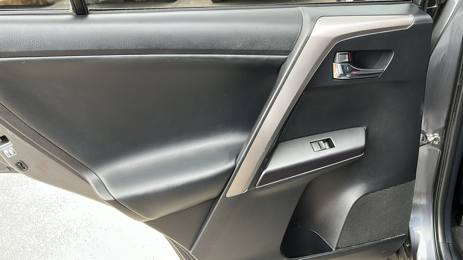 2018 Toyota RAV4 Hybrid XLE 22