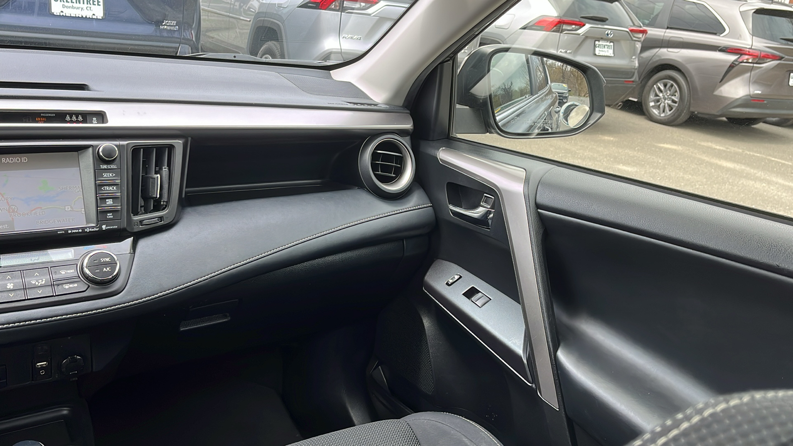 2018 Toyota RAV4 Hybrid XLE 25