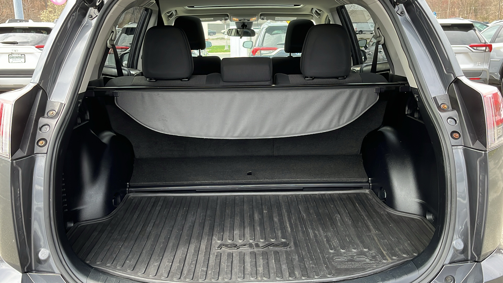 2018 Toyota RAV4 Hybrid XLE 27