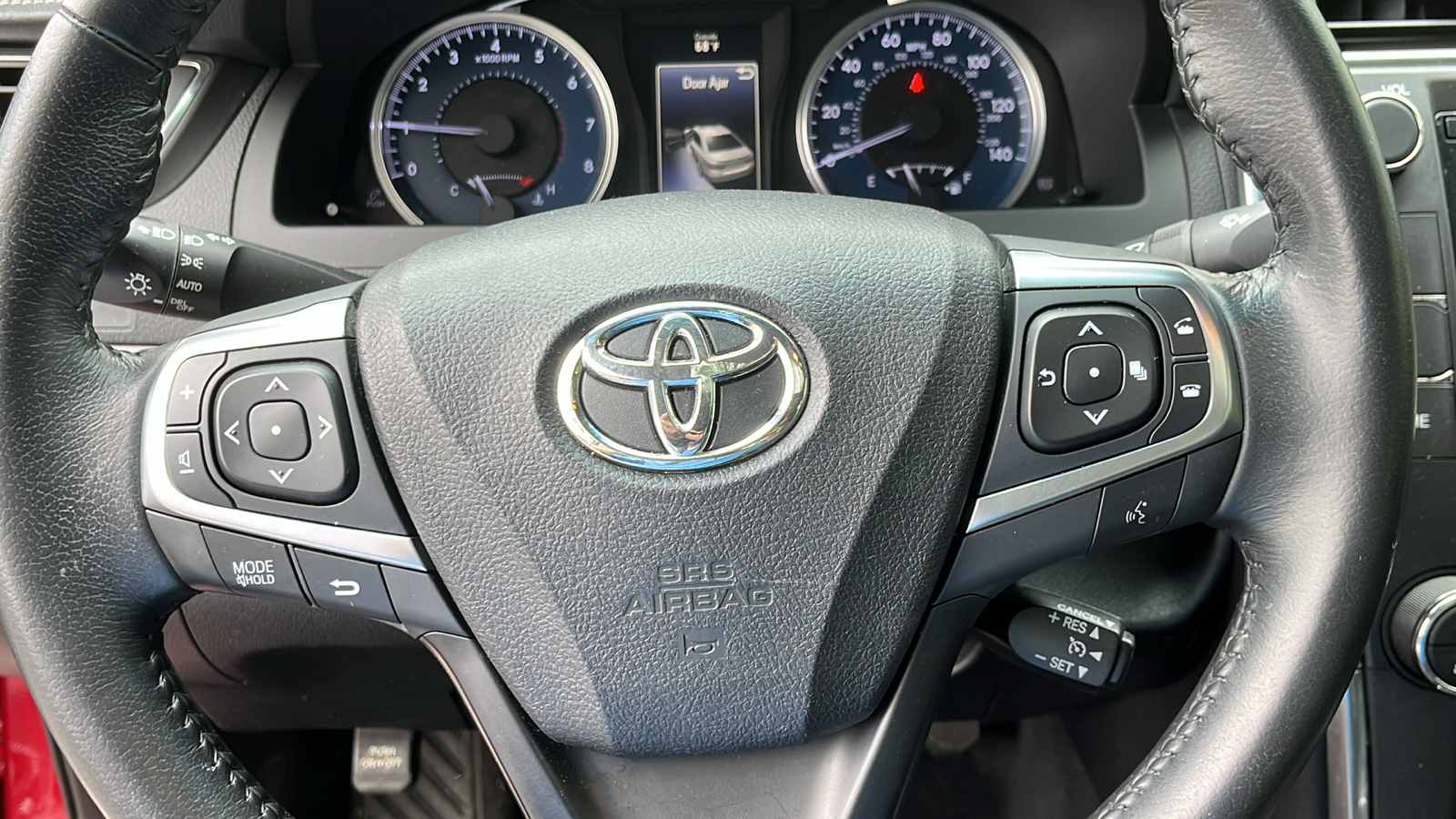 2016 Toyota Camry XLE 14