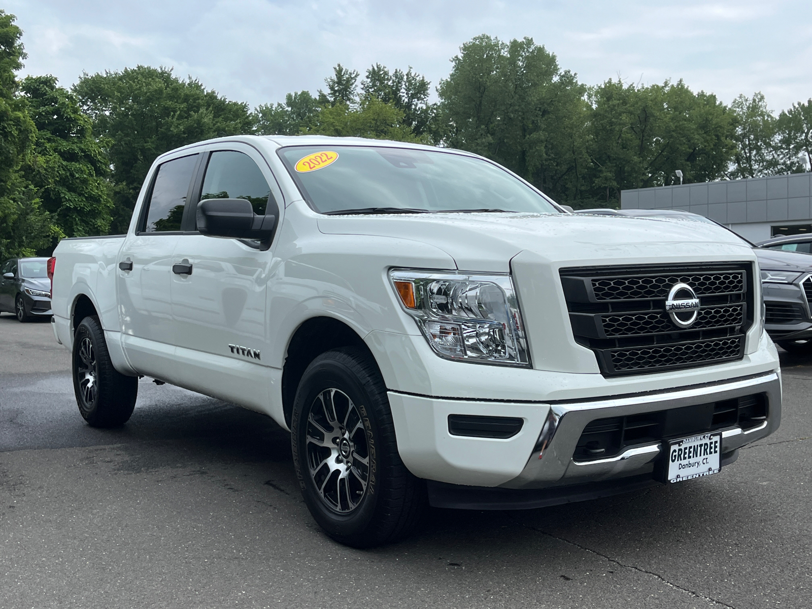 2022 Nissan Titan SV 2